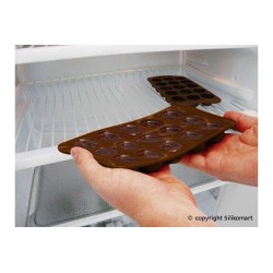 SILIKOMART: MOLDE EASY CHOC BOMBON 15 MINI CONOS 7 5ml. Ø2 6Xh2 8cm. Ref.22120770065