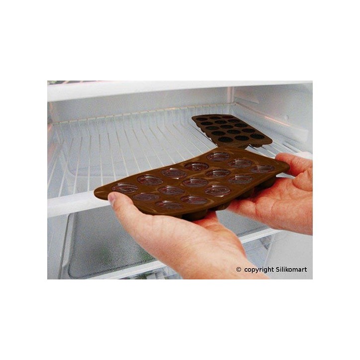 SILIKOMART: MOLDE EASY CHOC BOMBON 15 MINI CONOS 7 5ml. Ø2 6Xh2 8cm. Ref.22120770065