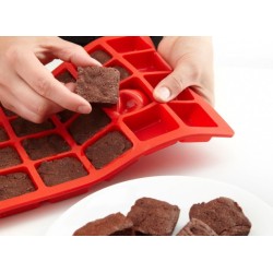 LEKUE: MINI BROWNIES 24cav. ROJO Ref.0216024R01M017