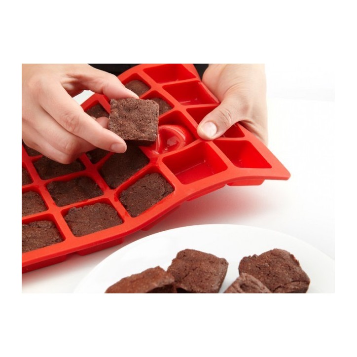 LEKUE: MINI BROWNIES 24cav. ROJO Ref.0216024R01M017