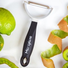 MICROPLANE: PELADOR - Y - PROFESIONAL CUCHILLA DENTADA 16 4X7 5X2 5cm Ref.48082E