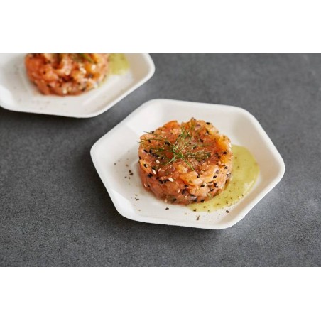 VAJILLA CATERING SERIE PULPA: MINI PLATO EXAGONAL 100% BIO 13X11 6Xh1 2cm. (50 Uds.) 100% Cana de Azucar Ref.Q2006
