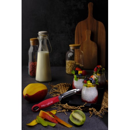 MICROPLANE: PELADOR PROFESIONAL ROJO CUCHILLA DENTADA 18.5X3cm. Ref.48192E