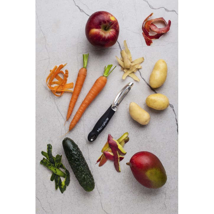 MICROPLANE: PELADOR PROFESIONAL NEGRO CUCHILLA LISA 18.5X3cm. Ref.48091E