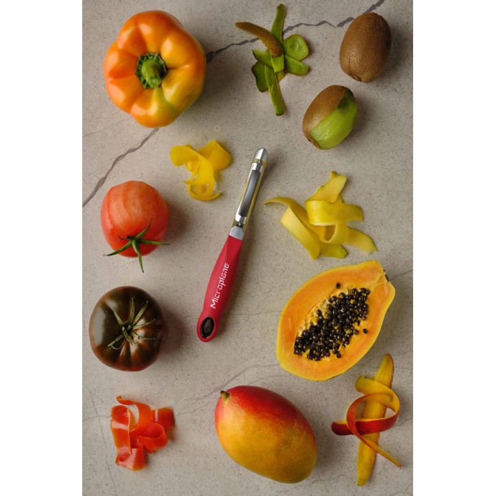 MICROPLANE: PELADOR PROFESIONAL ROJO CUCHILLA DENTADA 18.5X3cm. Ref.48192E