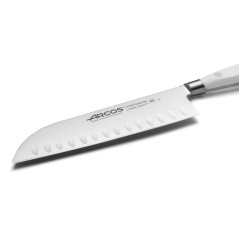 ARCOS SERIE RIVIERA BLANCO: CUCHILLO COCINERO SANTOKU ALVEOLADO 180mm. FORJADO Ref.233524