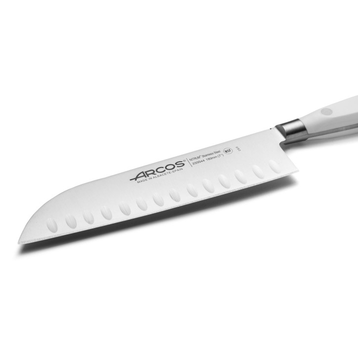 ARCOS SERIE RIVIERA BLANCO: CUCHILLO COCINERO SANTOKU ALVEOLADO 180mm. FORJADO Ref.233524